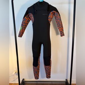 Kids Patagonia Front-Zip Full Wetsuit with Patterned Sleeves R3 worn once